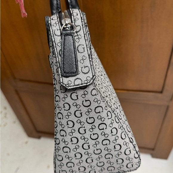 GUESS faux leather double strap  top zip handbag purse 10x12x3 6in drop - Picture 7 of 8